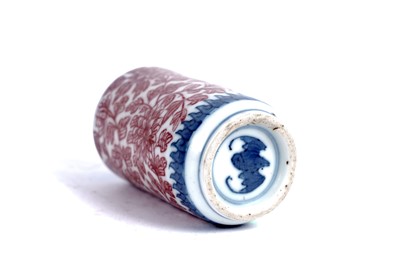 Lot 804 - A Chinese snuff bottle