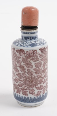 Lot 804 - A Chinese snuff bottle