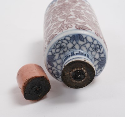 Lot 804 - A Chinese snuff bottle