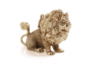 Lot 785 - A gold lion pendant charm