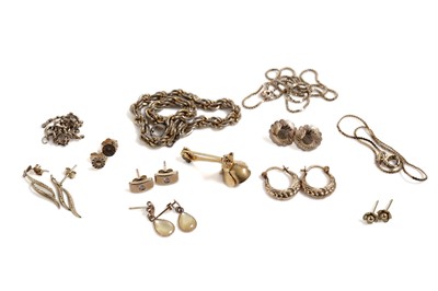 Lot 806 - A selection of gold jewellery