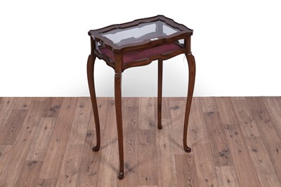 Lot 58 - A Victorian mahogany bijouterie table