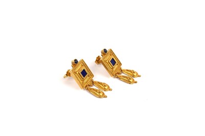 Lot 819 - A lapis lazuli and yellow gold necklace and earrings