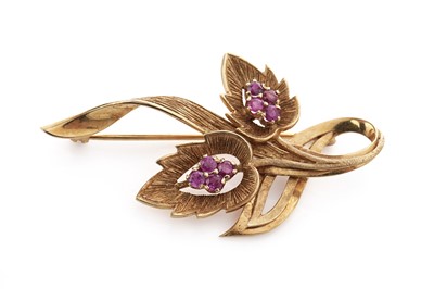 Lot 728 - A pink sapphire spray brooch