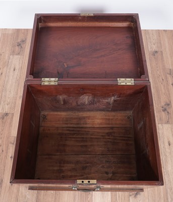 Lot 109 - A 19th Century mahogany cellarette