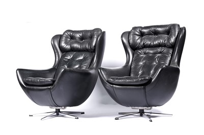 Lot 61 - A pair of Vono ‘Penthouse’ egg chairs