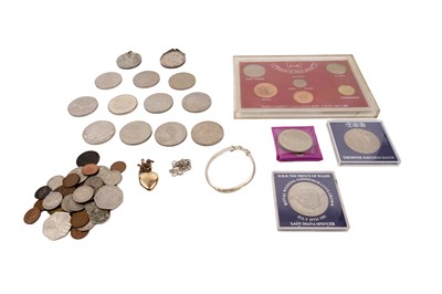 Lot 235 - ﻿A selection of collector's and other coins; and a small selection of jewellery