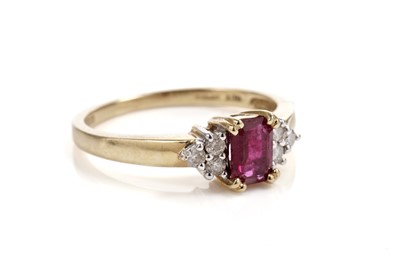 Lot 605 - A ruby and diamond ring