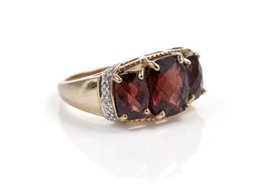 Lot 607 - A garnet and diamond dress ring