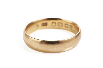 Lot 634 - A 22ct yellow gold wedding band