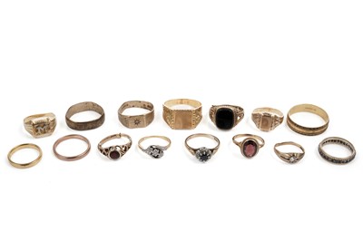 Lot 736 - A selection of gold rings