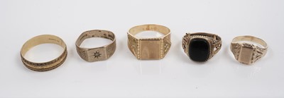 Lot 736 - A selection of gold rings