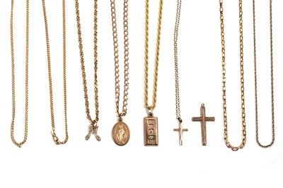 Lot 738 - A selection of gold pendants and chains