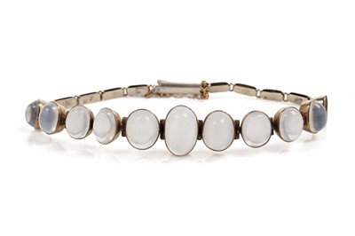 Lot 715 - A moonstone cabochon bracelet