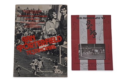 Lot 408 - A collection of signed Sunderland memorabilia and souvenirs