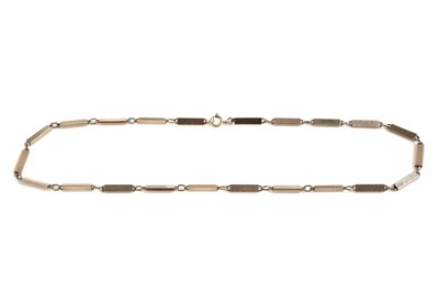 Lot 788 - A yellow gold necklace