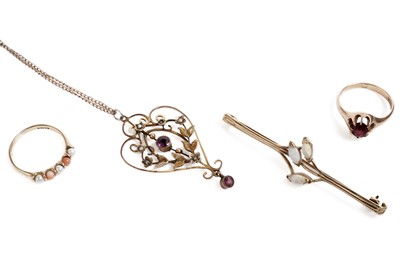 Lot 865 - A selection of gold gemstone set jewellery