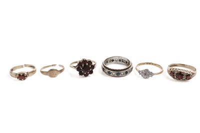 Lot 869 - A selection of gold dress rings