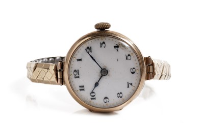 Lot 870 - A lady's 9ct gold cased cocktail wristwatch