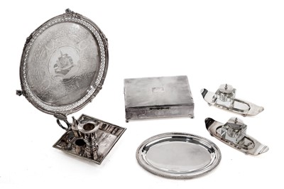 Lot 983 - A selection of plated items