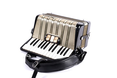 Lot 6 - A Hohner Student VM piano accordion