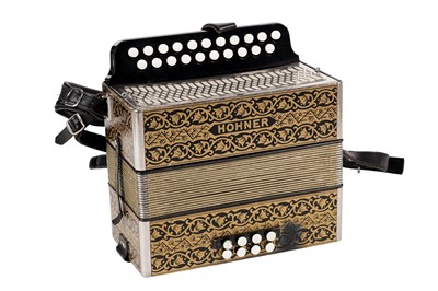 Lot 7 - A Hohner Vienna 2915