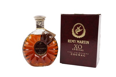 Lot 137 - A bottle Remy Martin XO Special Fine Champagne Cognac