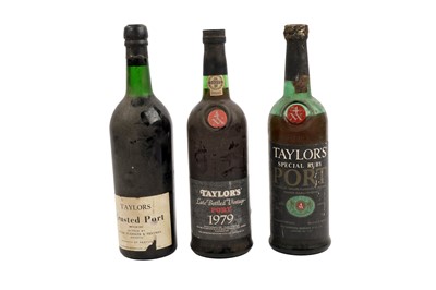 Lot 104 - Three bottles of port