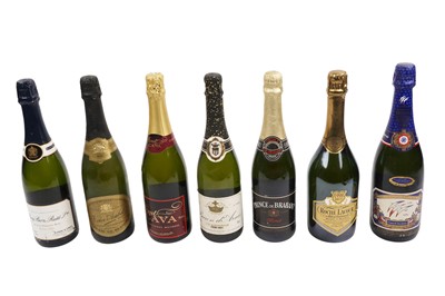 Lot 95 - A collection of sparkling wine and champagne