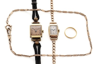 Lot 926 - A 9ct yellow gold watch chain; and other items