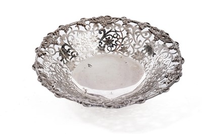 Lot 952 - An Elizabeth II silver bowl