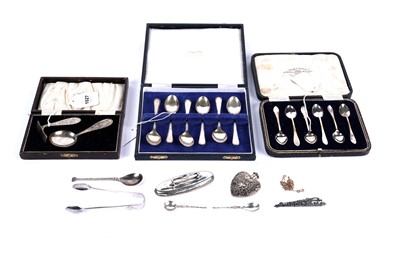 Lot 1027 - A collection of silver