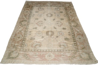 Lot 179 - A substantial Ziegler carpet