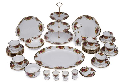 Lot 460 - A Royal Albert 'Old Country Roses' patten part tea and dinner service