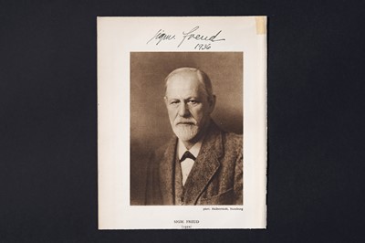 Lot 708 - A Sigmund Freud signed and dated book plate portrait