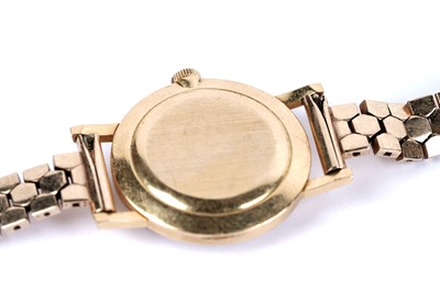 Lot 37 - A Marvin lady's 9ct yellow gold cased manual wind cocktail watch