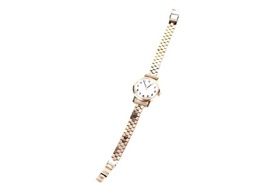 Lot 37 - A Marvin lady's 9ct yellow gold cased manual wind cocktail watch