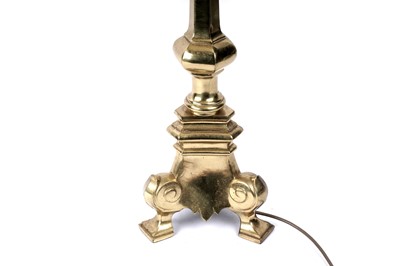 Lot 258 - A gilt cast metal table lamp