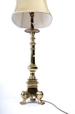 Lot 258 - A gilt cast metal table lamp