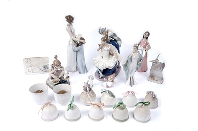 Lot 478 - A collection of Lladro and Nao figures