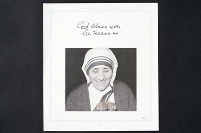 Lot 739 - A Mary Teresa Bojaxhiu MC (Mother Teresa) signed and inscribed dedication