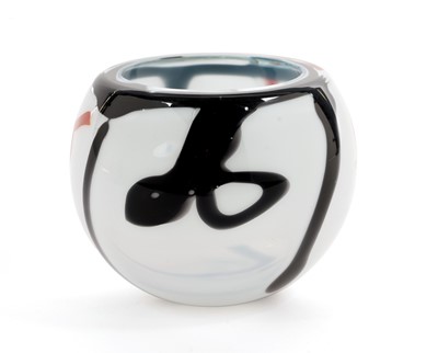 Lot 100 - An Oiva Toikka vase