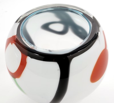 Lot 100 - An Oiva Toikka vase