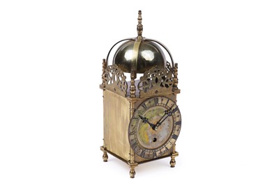 Lot 225 - An early 20th Century brass lantern clock