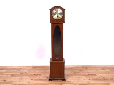 Lot 159 - A German mid-20th Century mahogany grandmother clock