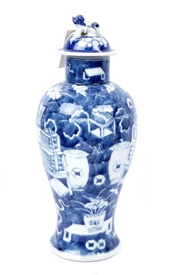 Lot 333 - A selection of Chinese ceramics