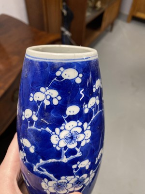 Lot 333 - A selection of Chinese ceramics