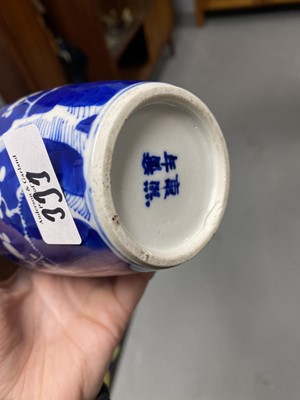 Lot 333 - A selection of Chinese ceramics