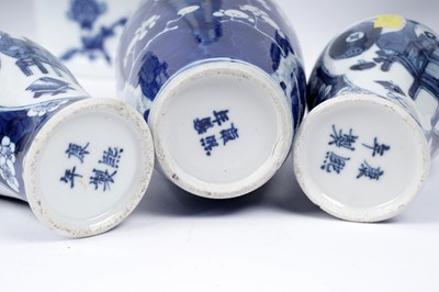 Lot 333 - A selection of Chinese ceramics