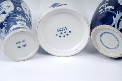 Lot 333 - A selection of Chinese ceramics